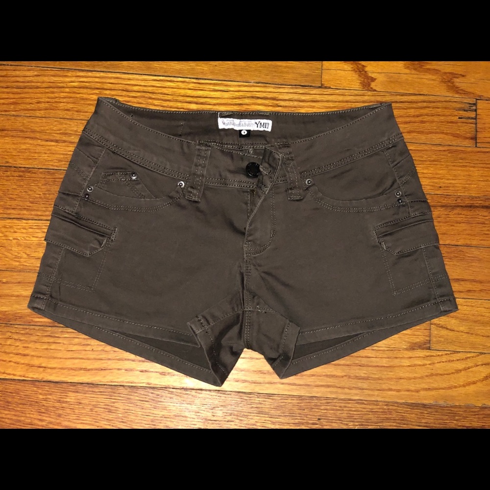 NWOT Women’s Green Cargo YMI Short Shorts Size 1